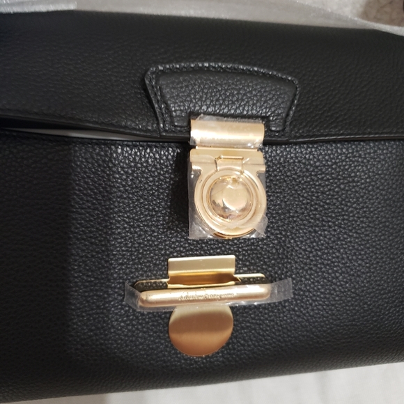 FERRAGAMO Glam Shoulder Bag - Picture 9 of 16